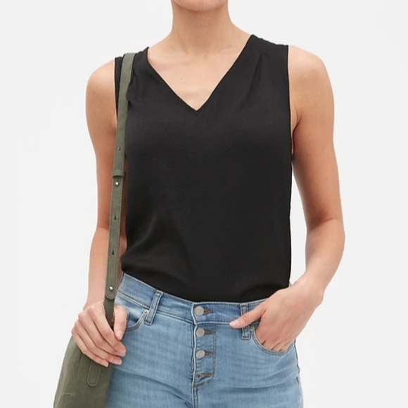 NWT Banana Republic Pleated V-neck Tank (sz S,blk)